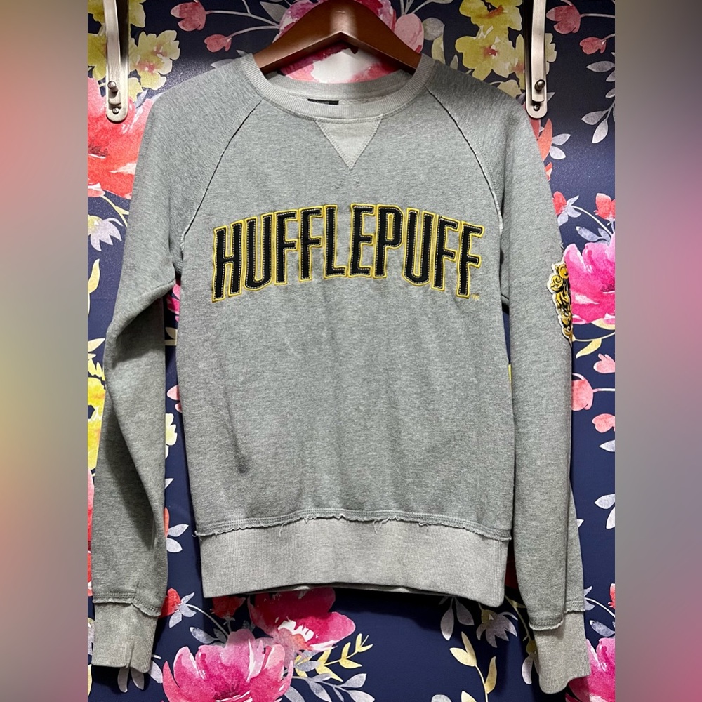 Harry Potter World Hufflepuff Sweatshirt. Size XS